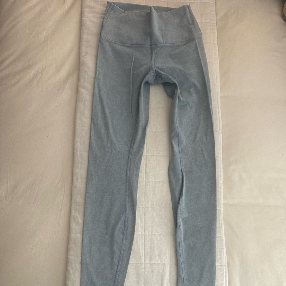 Light Blue Lululemon Wonder Under Leggings (size 4)